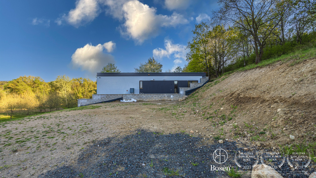 Rezervované! BOSEN| Na predaj: Pozemok s právoplatným stavebným povolením, Zvončínska ulica