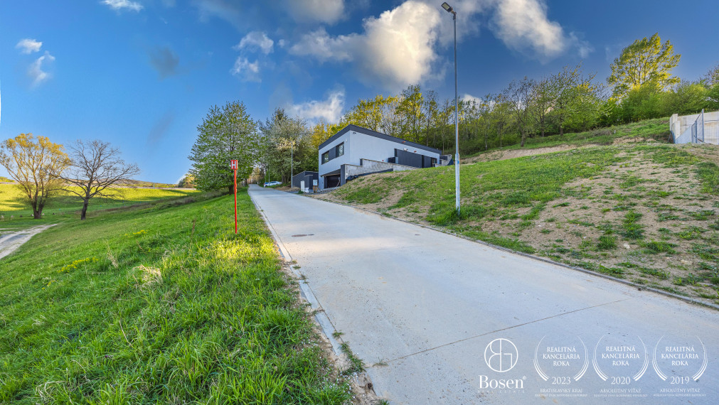 Rezervované! BOSEN| Na predaj: Pozemok s právoplatným stavebným povolením, Zvončínska ulica