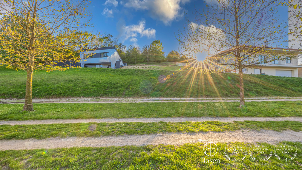 Rezervované! BOSEN| Na predaj: Pozemok s právoplatným stavebným povolením, Zvončínska ulica