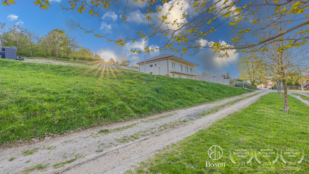 Rezervované! BOSEN| Na predaj: Pozemok s právoplatným stavebným povolením, Zvončínska ulica
