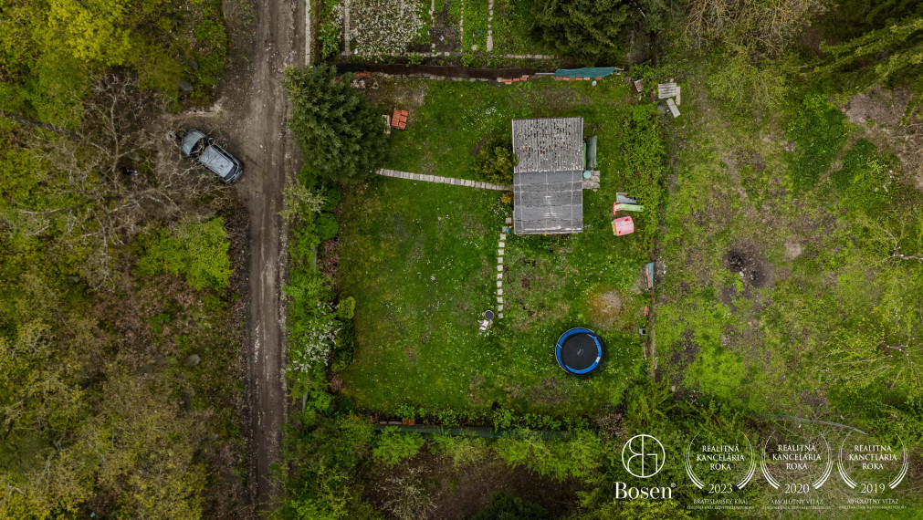 BOSEN | Na predaj udržiavaná záhrada, Karlová Ves, 390 m2