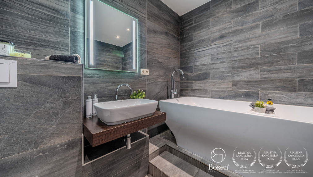 REZERVOVANÉ - BOSEN | 3 izbový byt s dvoma loggiami na predaj, Petržalka