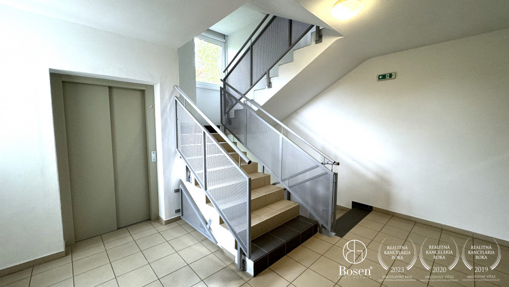 BOSEN | Nezariadený 2 izbový byt s parkovacím státím a kobkou, Kramáre, 71 m2