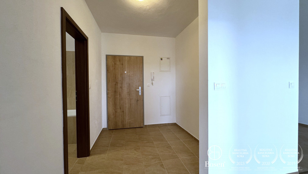 BOSEN | Nezariadený 2 izbový byt s parkovacím státím a kobkou, Kramáre, 71 m2