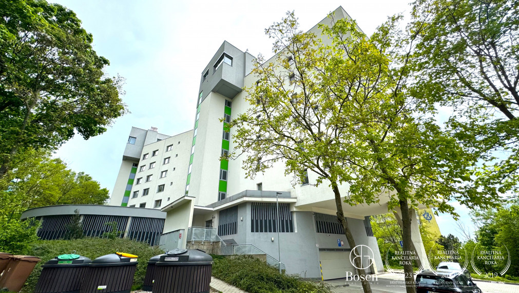 BOSEN | Nezariadený 2 izbový byt s parkovacím státím a kobkou, Kramáre, 71 m2