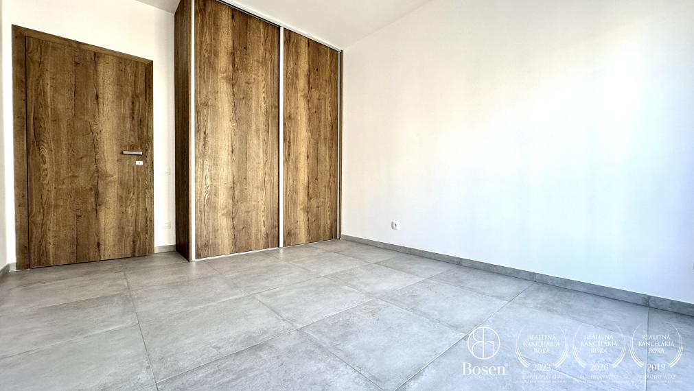 BOSEN | PRENAJATÉ 3 izbový byt s garážovým státím v novostavbe pri Mýte