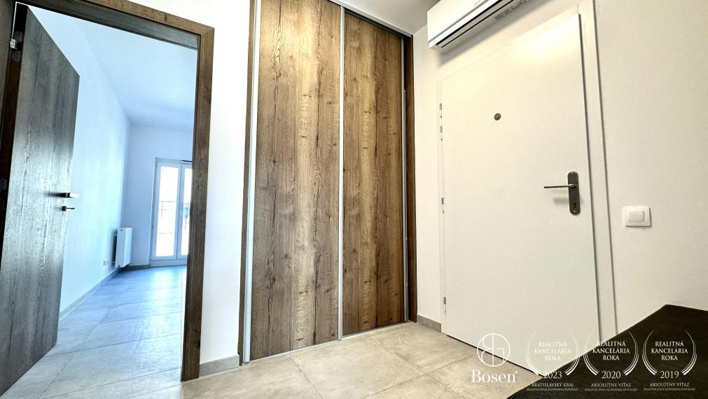 BOSEN | PRENAJATÉ 3 izbový byt s garážovým státím v novostavbe pri Mýte