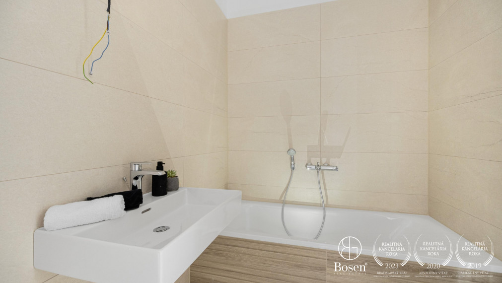 B7 -Prízemný 4 izbový RD v lokalite Slnečné záhrady-Hubice