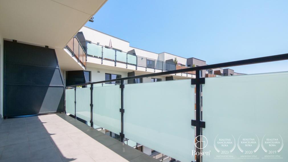 BOSEN | Rezervované - Prenájom zariadený 2i byt s balkónom a garážovým státím, 54 m2, Rezidencia Tabáň, Nitra