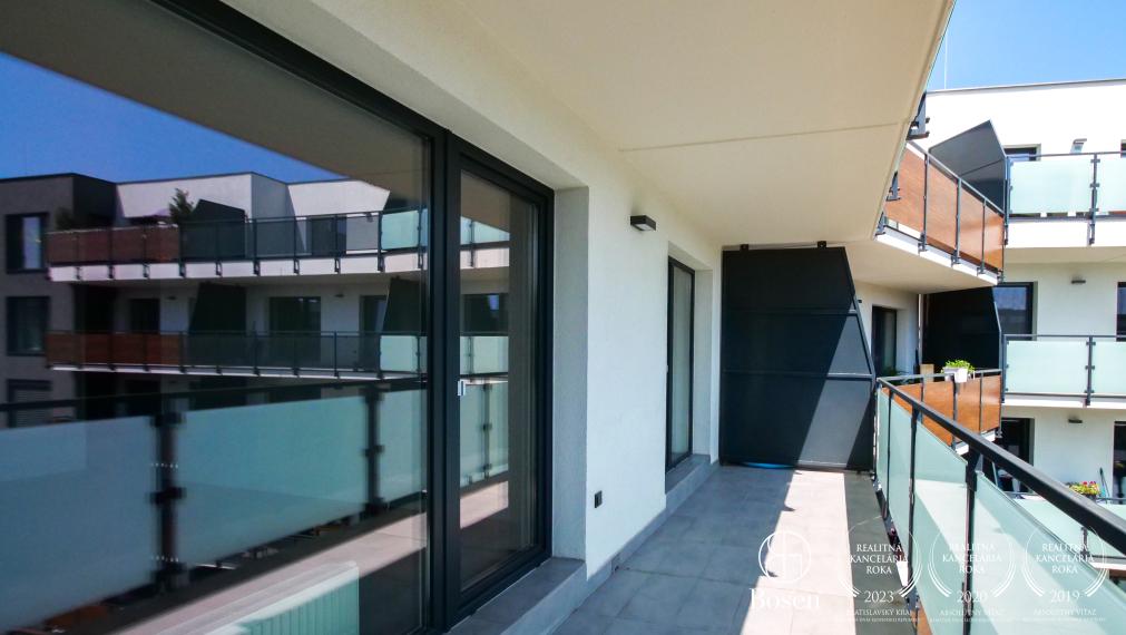 BOSEN | Rezervované - Prenájom zariadený 2i byt s balkónom a garážovým státím, 54 m2, Rezidencia Tabáň, Nitra