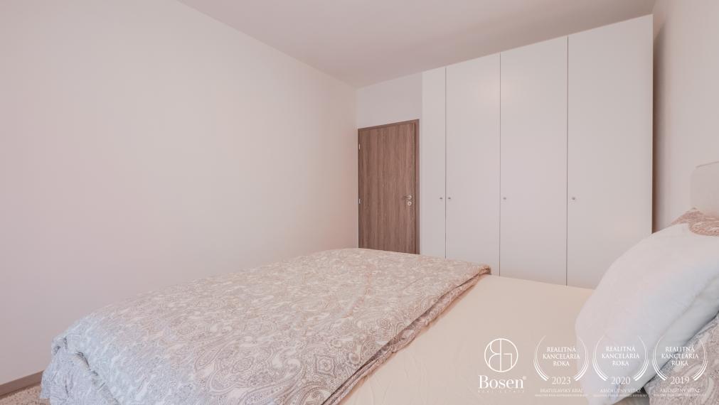 BOSEN | Rezervované - Prenájom zariadený 2i byt s balkónom a garážovým státím, 54 m2, Rezidencia Tabáň, Nitra