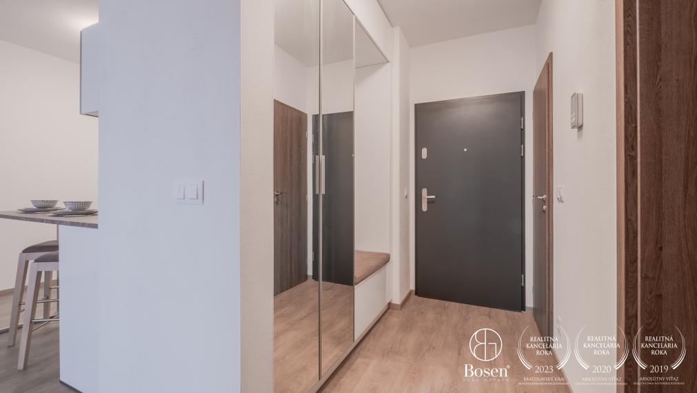 BOSEN | Rezervované - Prenájom zariadený 2i byt s balkónom a garážovým státím, 54 m2, Rezidencia Tabáň, Nitra