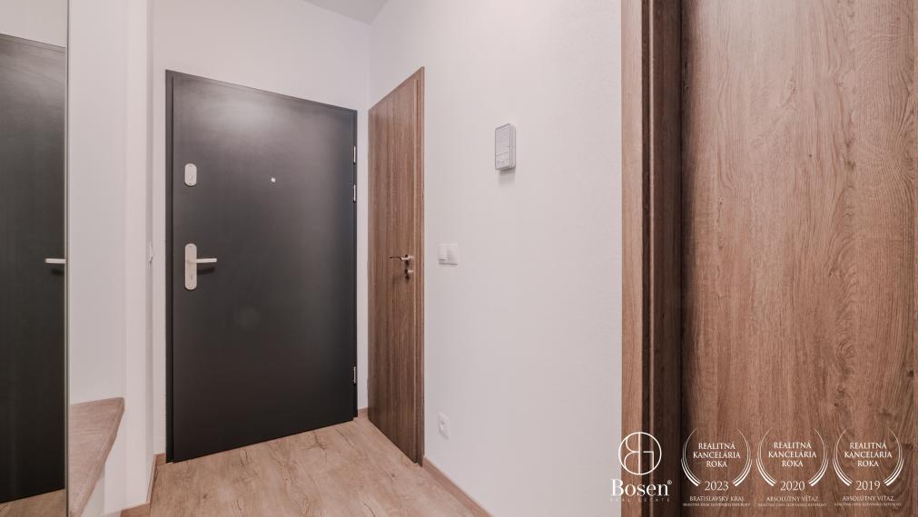 BOSEN | Rezervované - Prenájom zariadený 2i byt s balkónom a garážovým státím, 54 m2, Rezidencia Tabáň, Nitra