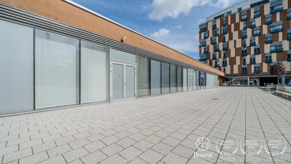 REZERVOVANÉ - BOSEN | Obchodný priestor s výhľadom do vnútrobloku pri najfrekventovanejšej križovatke Bratislavy, Trnavská cesta, 159.7 m²