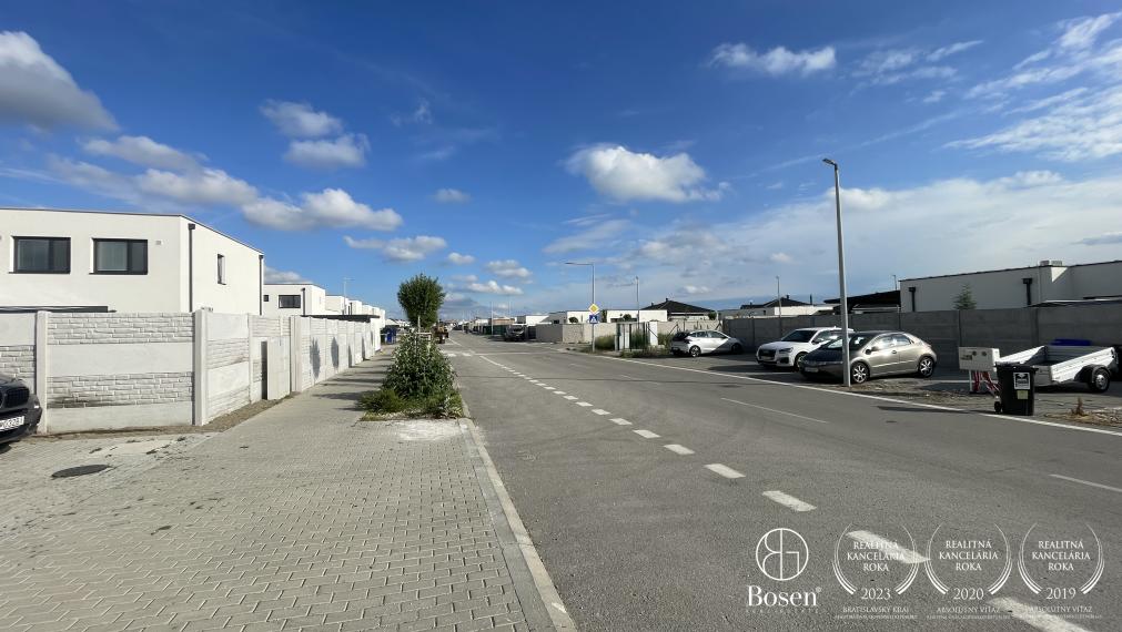 BOSEN | POSLEDNÝ 3.izb.rodinný dom v novom projekte V KORUNÁCH, Miloslavov