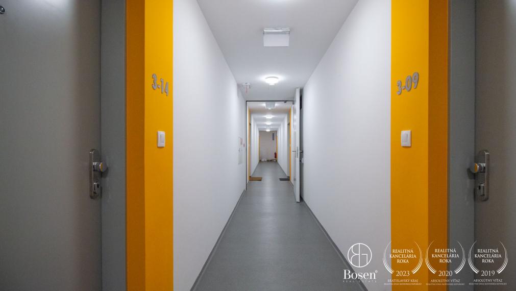 BOSEN | Zariadený 1 izb. byt s parkovacím miestom, kuchyňou a balkónom v novostavbe, Ovocné sady, Ružinov, 27 m2