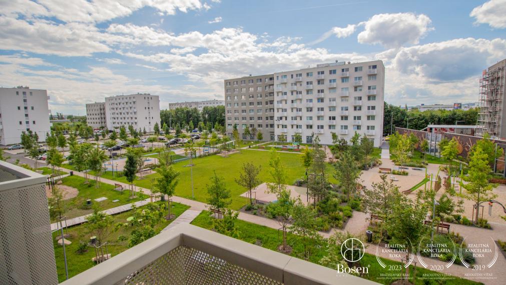 BOSEN | Zariadený 1 izb. byt s parkovacím miestom, kuchyňou a balkónom v novostavbe, Ovocné sady, Ružinov, 27 m2