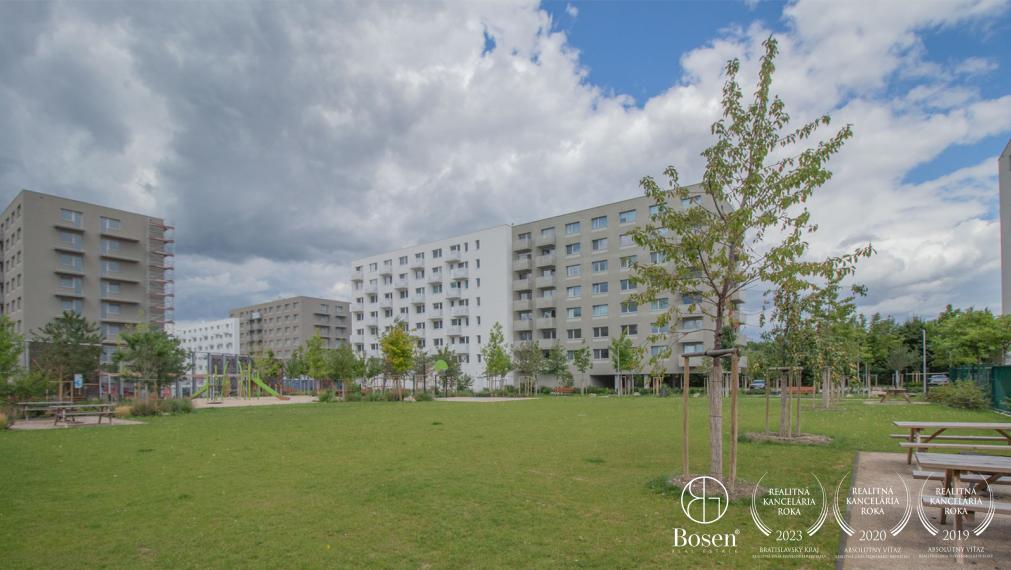 BOSEN | Zariadený 1 izb. byt s parkovacím miestom, kuchyňou a balkónom v novostavbe, Ovocné sady, Ružinov, 27 m2