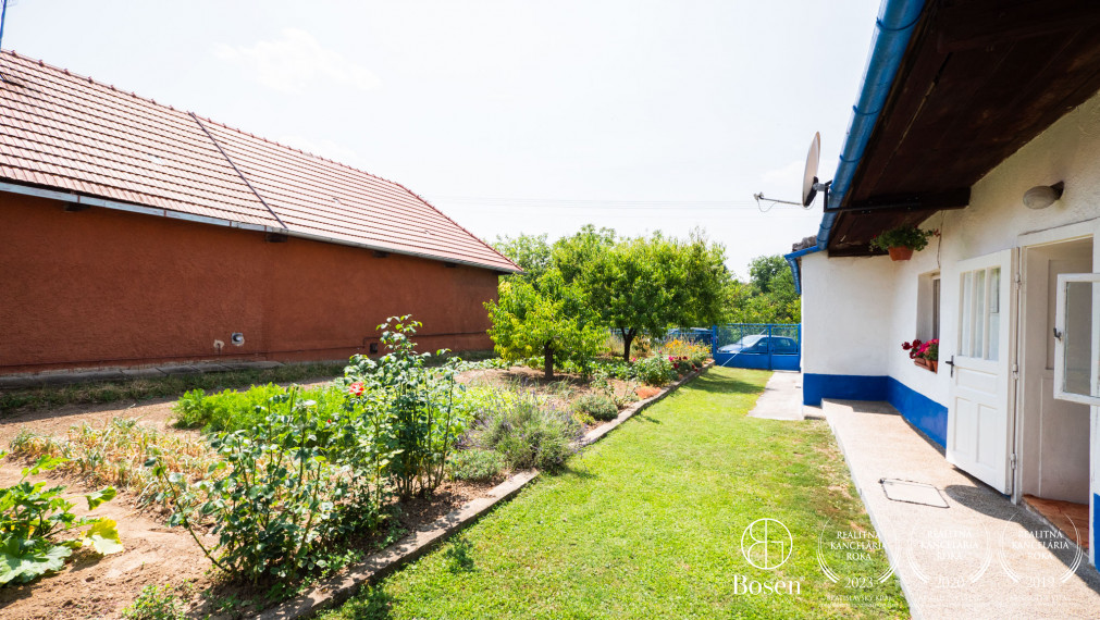BOSEN | Vidiecky dom v tichej lokalite v obci Radava