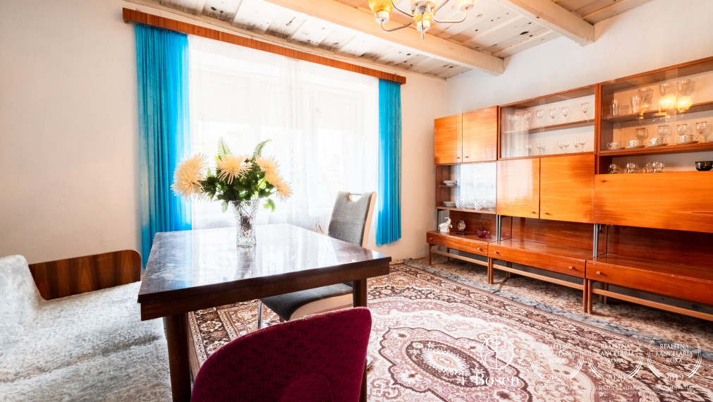 BOSEN | Vidiecky dom v tichej lokalite v obci Radava