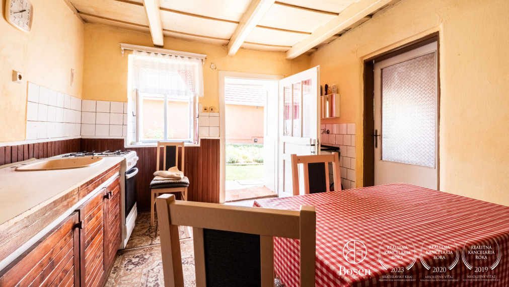 BOSEN | Vidiecky dom v tichej lokalite v obci Radava