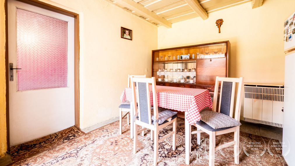 BOSEN | Vidiecky dom v tichej lokalite v obci Radava