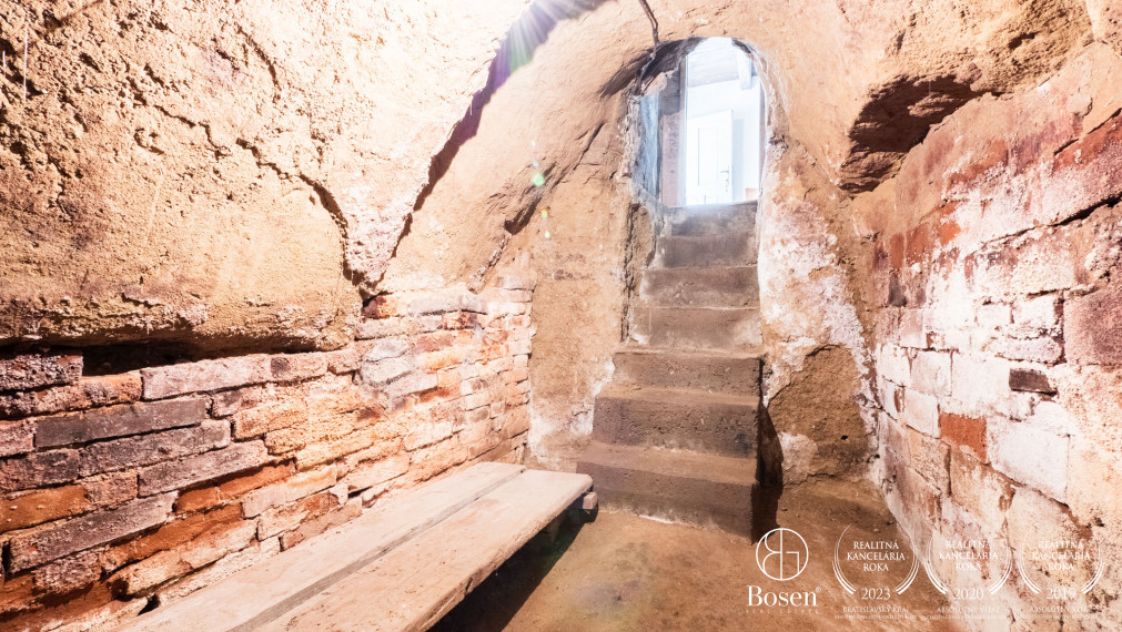 BOSEN | Vidiecky dom v tichej lokalite v obci Radava