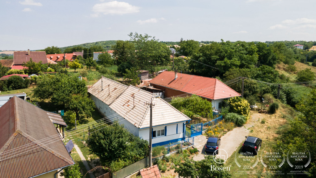 BOSEN | Vidiecky dom v tichej lokalite v obci Radava