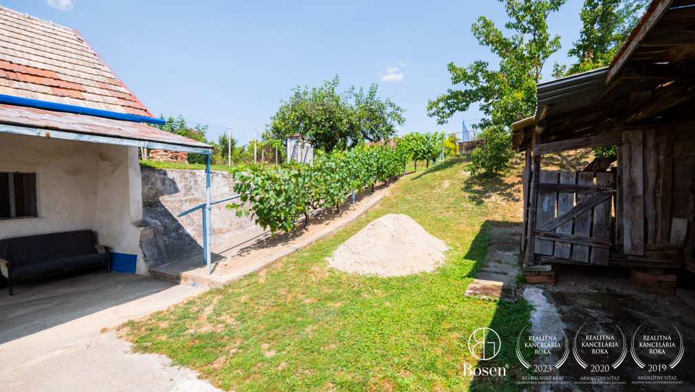 BOSEN | Vidiecky dom v tichej lokalite v obci Radava