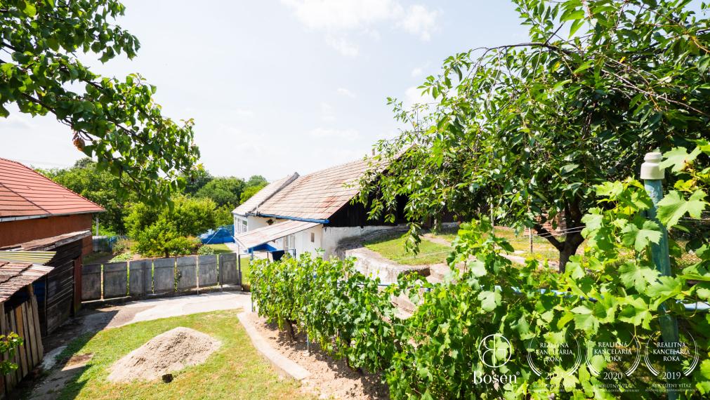 BOSEN | Vidiecky dom v tichej lokalite v obci Radava