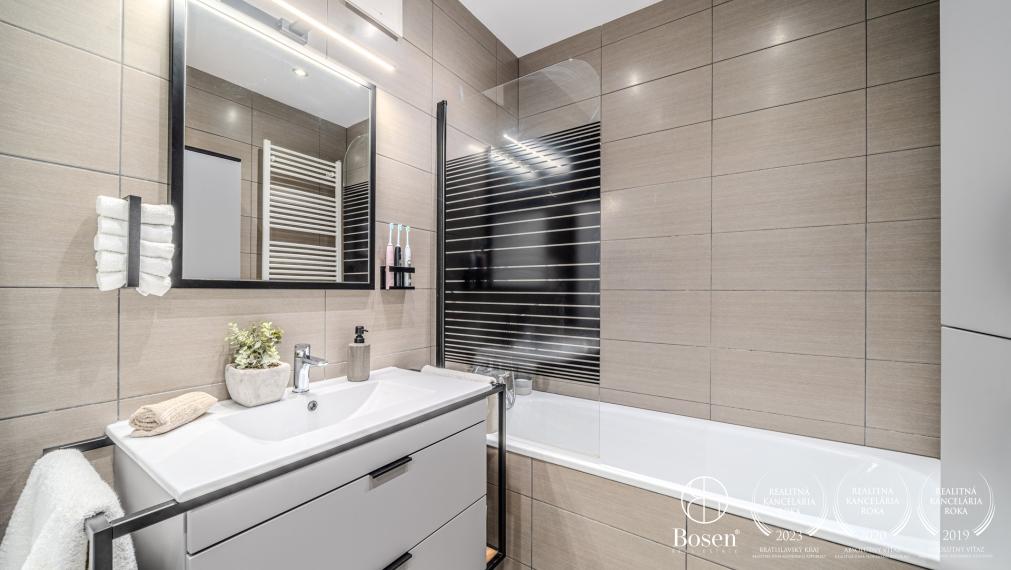 BOSEN | Nadštandardný 3 izbový byt s veľkou terasou a skladom v projekte FLAT 75, Petržalka, 110 m2