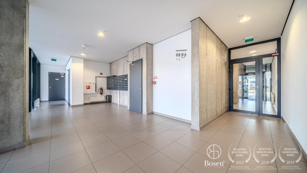 BOSEN | Nadštandardný 3 izbový byt s veľkou terasou a skladom v projekte FLAT 75, Petržalka, 110 m2