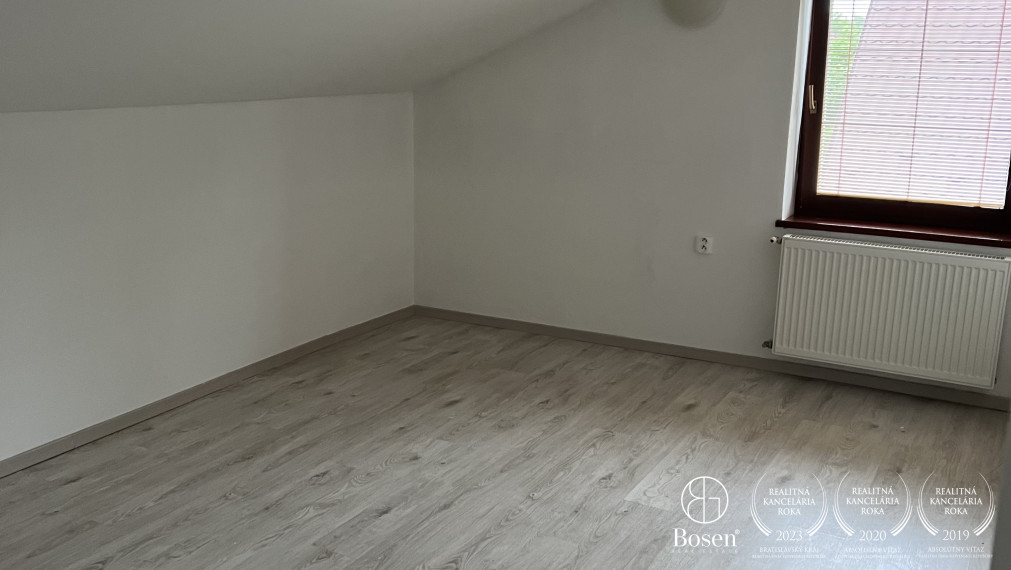 BOSEN | Rodinný dom s dvoma bytovými jednotkami