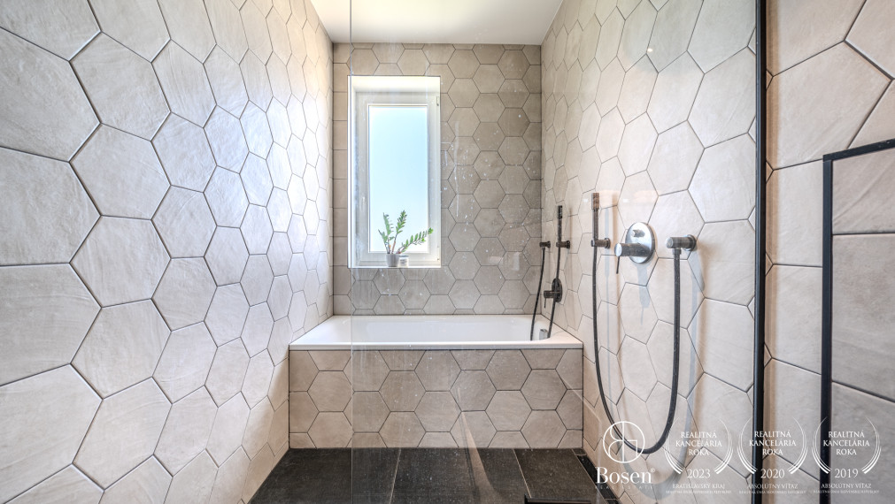 BOSEN | Zariadený 4.izb.byt s terasou, vlastnou garážou a parkingom, Malinovo, 103 m2