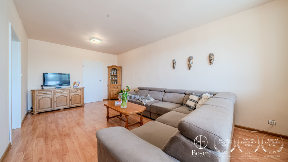 BOSEN | 4 izbový  byt s novou kuchyňou v Piešťanoch