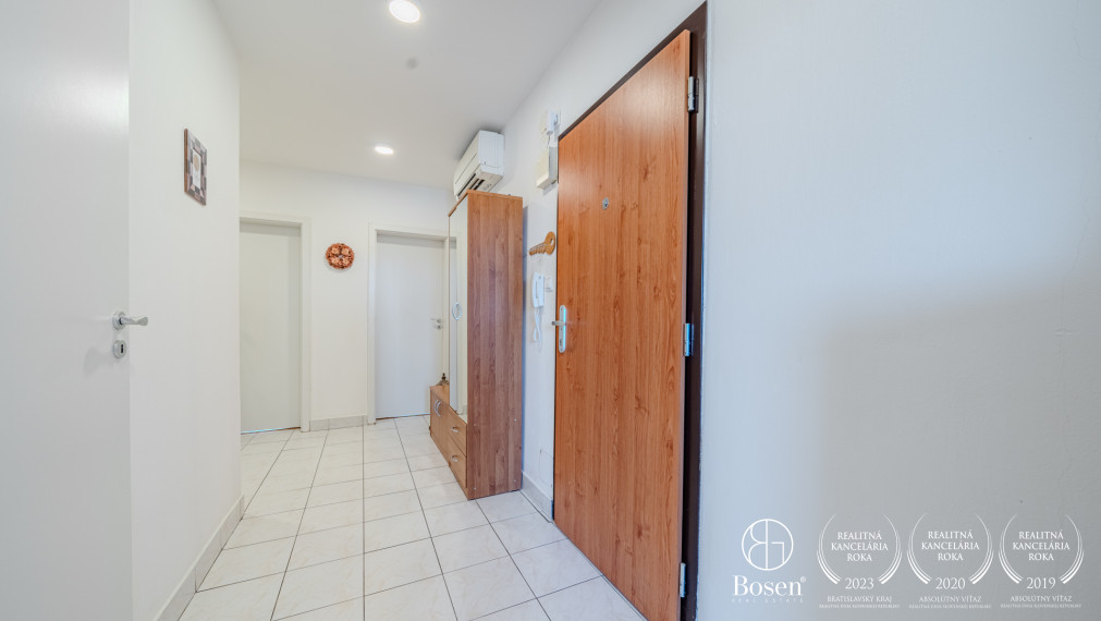 BOSEN | 4 izbový  byt s novou kuchyňou v Piešťanoch