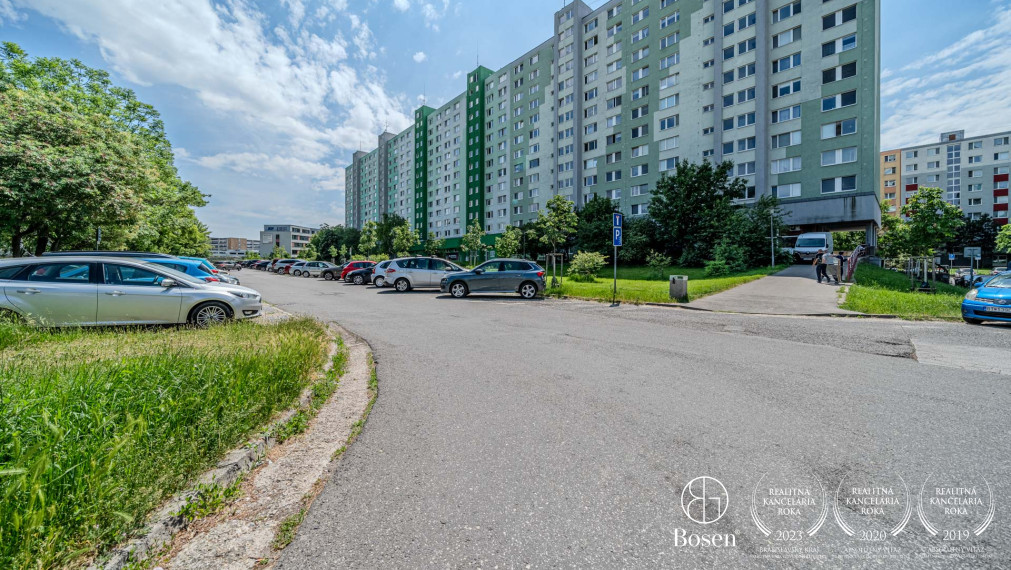 BOSEN | Na predaj zrekonštruovaný 3 izbový byt, Petržalka, ul. Blagoevova