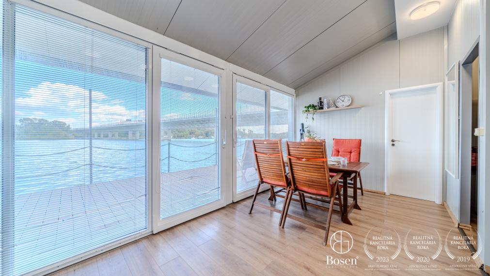 BOSEN | Prenájom 3 izbový hausbót na brehu Jaroveckého ramena, Bratislava