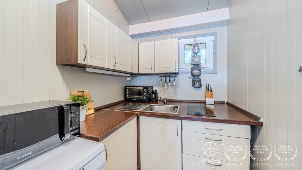 BOSEN | Prenájom 3 izbový hausbót na brehu Jaroveckého ramena, Bratislava