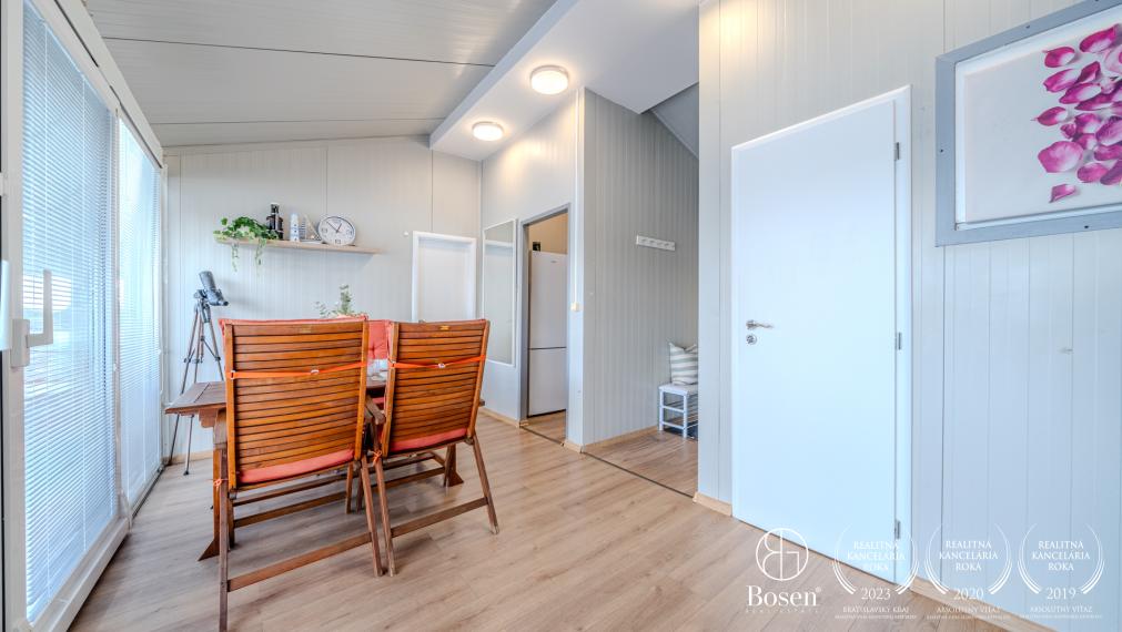 BOSEN | Prenájom 3 izbový hausbót na brehu Jaroveckého ramena, Bratislava