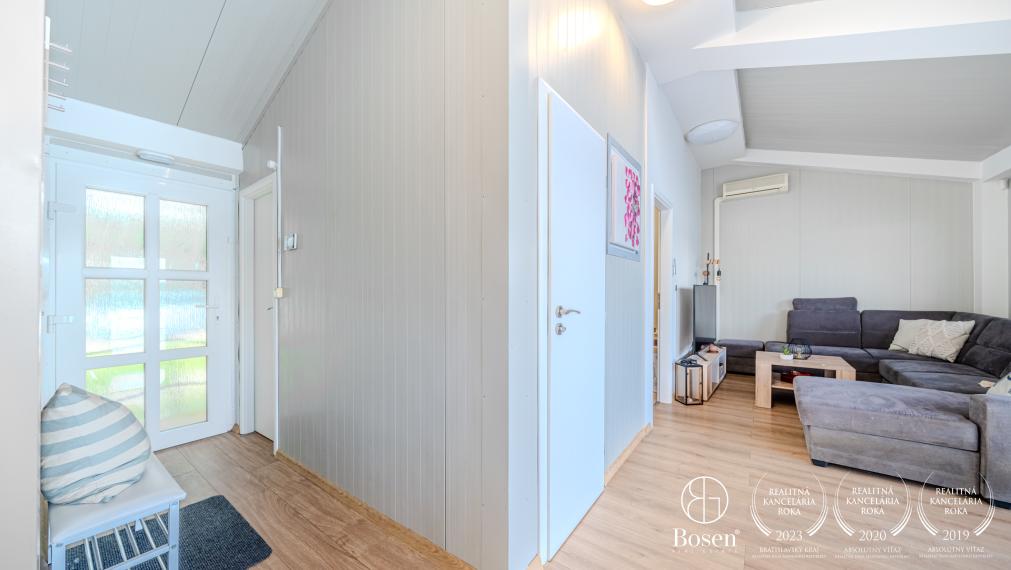 BOSEN | Prenájom 3 izbový hausbót na brehu Jaroveckého ramena, Bratislava