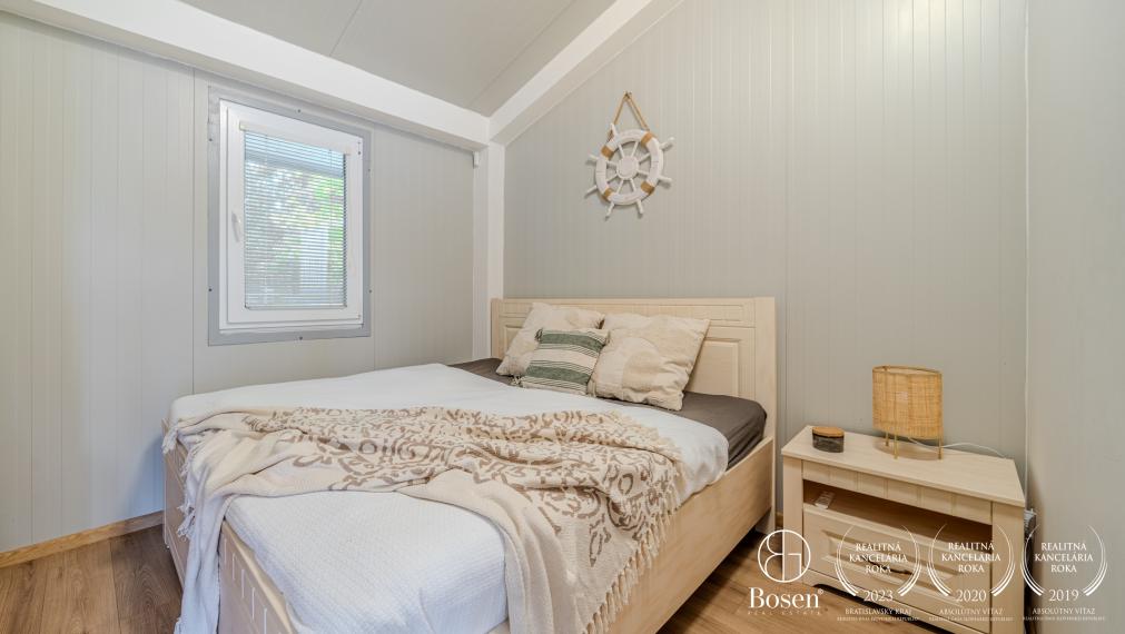 BOSEN | Prenájom 3 izbový hausbót na brehu Jaroveckého ramena, Bratislava