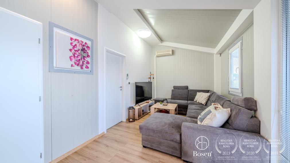 BOSEN | Prenájom 3 izbový hausbót na brehu Jaroveckého ramena, Bratislava