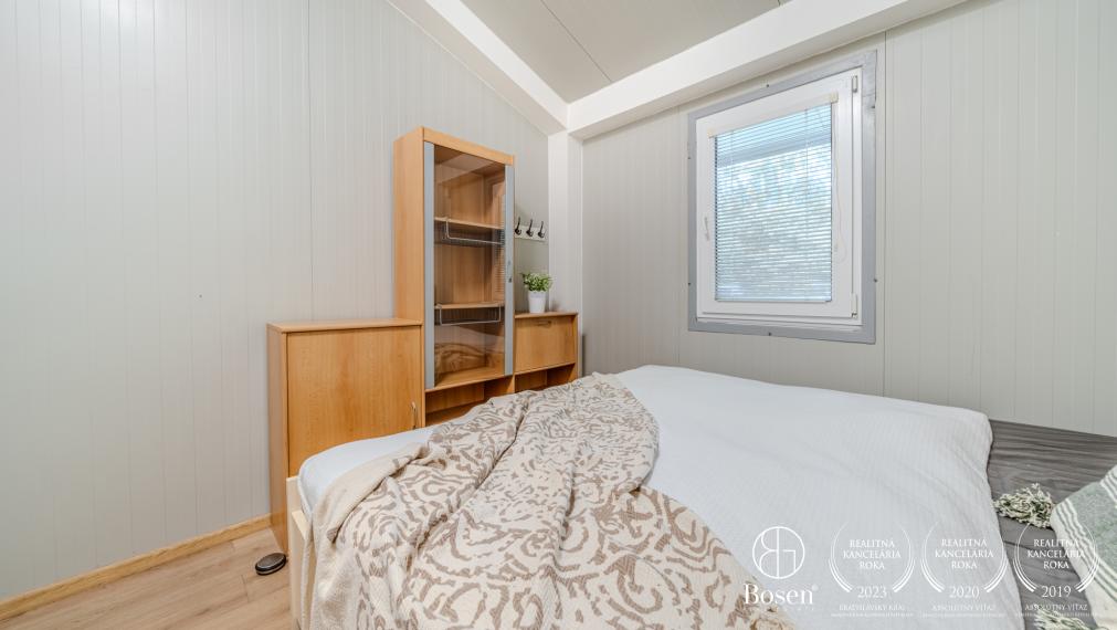 BOSEN | Prenájom 3 izbový hausbót na brehu Jaroveckého ramena, Bratislava