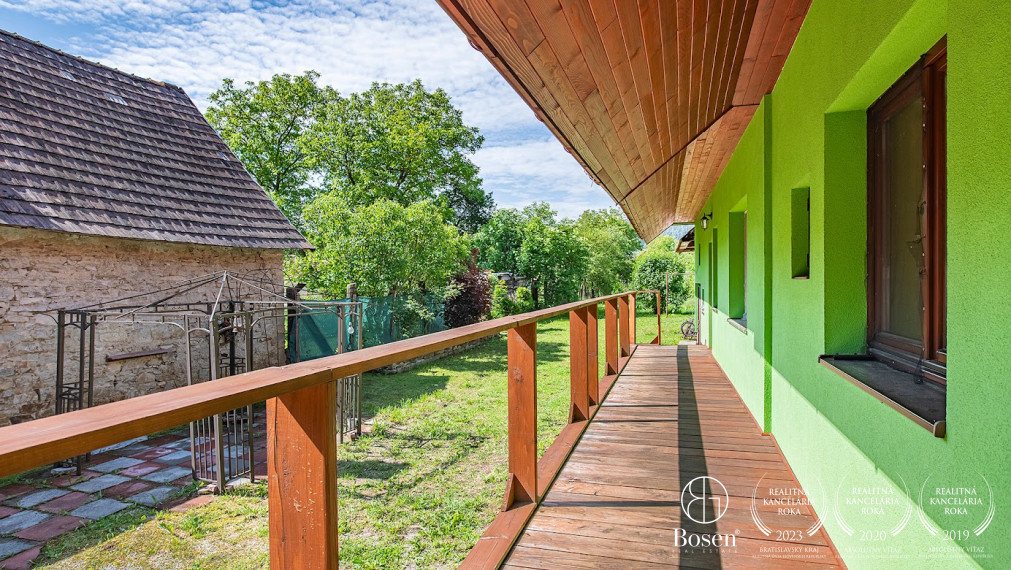 BOSEN |  REZERVOVANY príjemný vidiecky dom s rozsiahlym pozemkom 1251m2