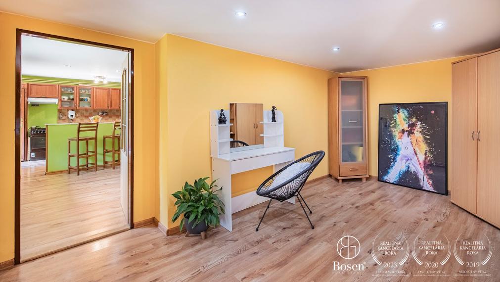 BOSEN |  REZERVOVANY príjemný vidiecky dom s rozsiahlym pozemkom 1251m2