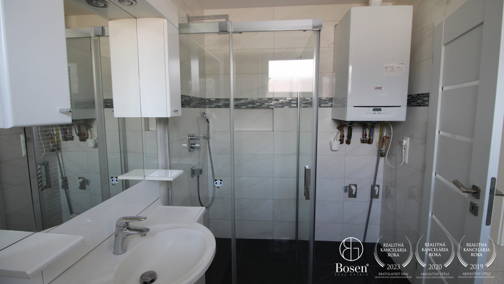 BOSEN| Na prenájom rodinný dom, Rohožník