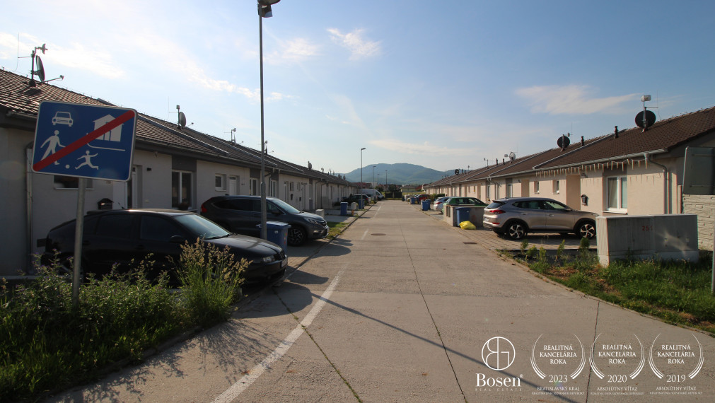 BOSEN| Na prenájom rodinný dom, Rohožník