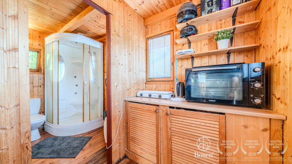 BOSEN | Predaj 3 izbového hausbótu s veľkou terasou, Jarovecké rameno