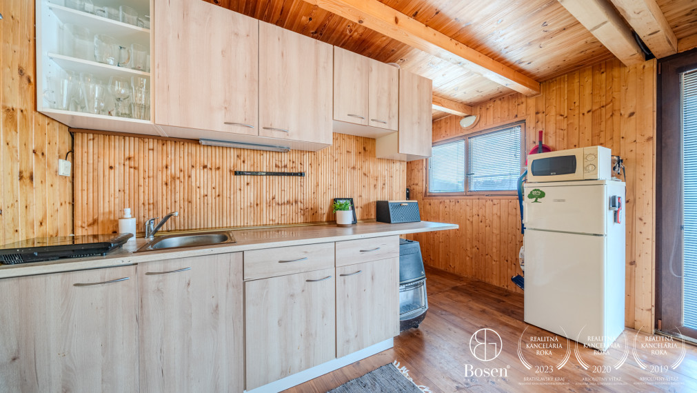 BOSEN | Predaj 3 izbového hausbótu s veľkou terasou, Jarovecké rameno